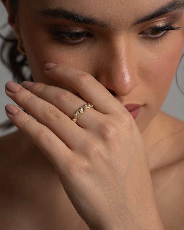 Twisted Diamond Band