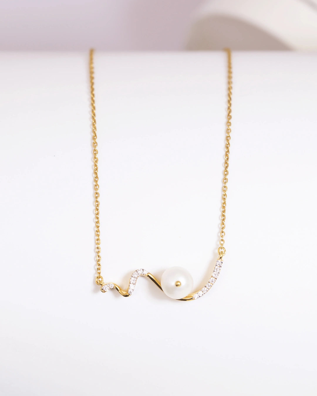 Wavy Pearl Necklace