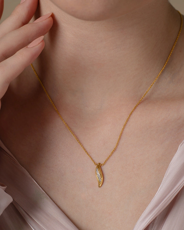 Leaf Curve Pendant