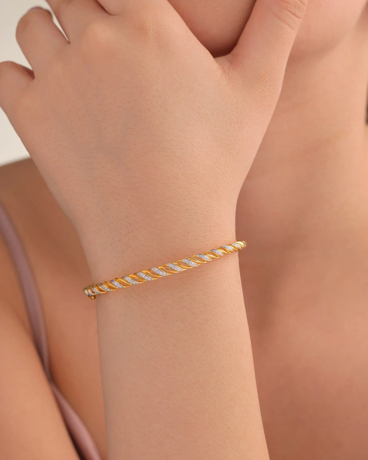 Ribbon Twist Pavé Bracelet