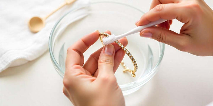 cleaning gold jewellery