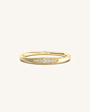 Graduated Diamond Ring