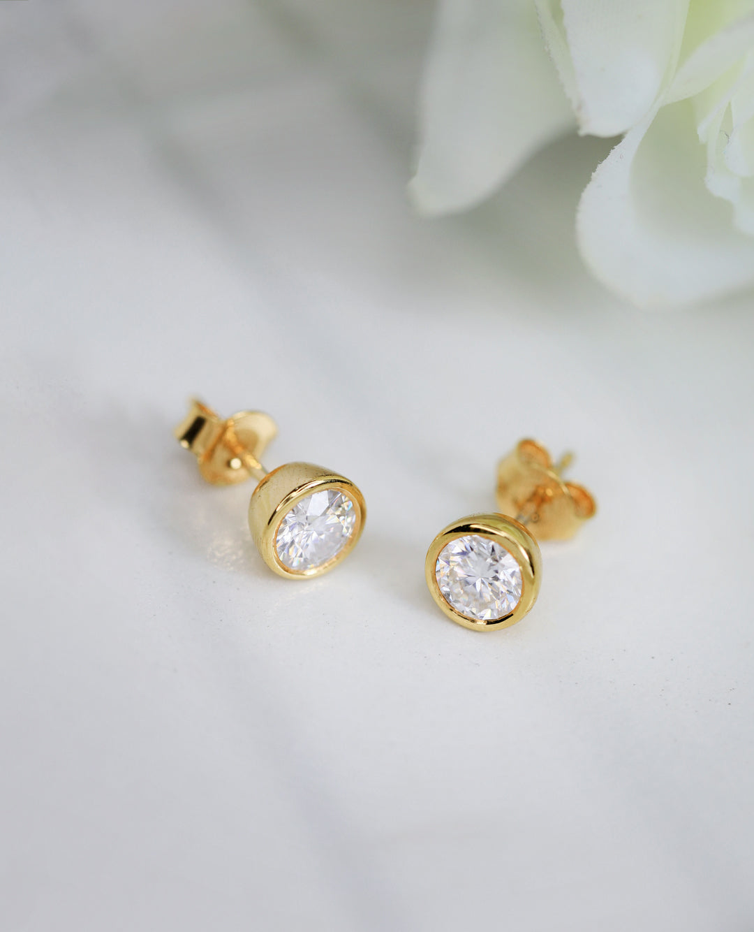files/Earring_e2fb0113-7b5d-427d-8697-469861f5488e.jpg
