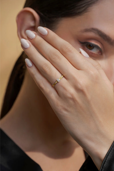 Boxy Center Oval Band