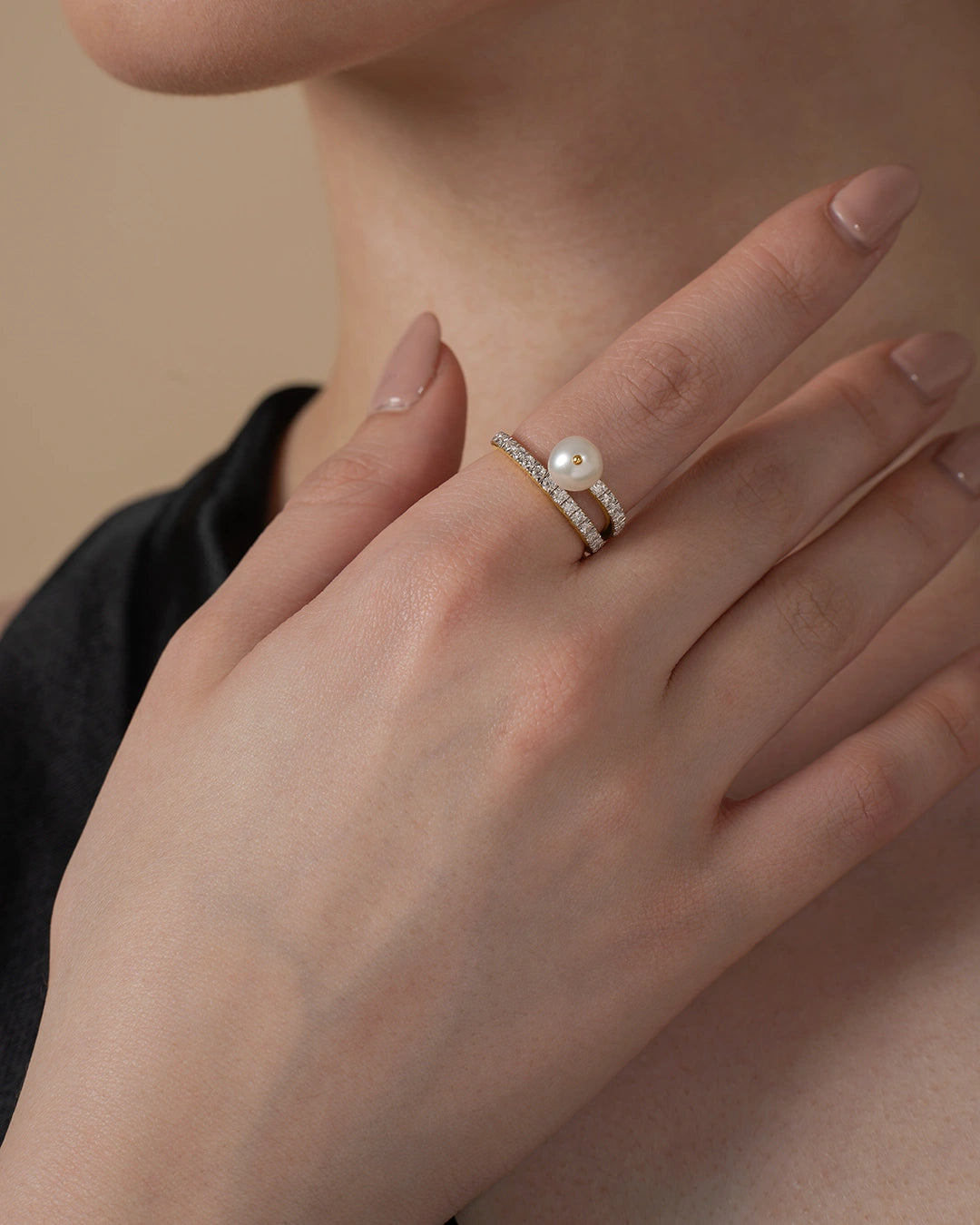 Pearl ring in Index finger