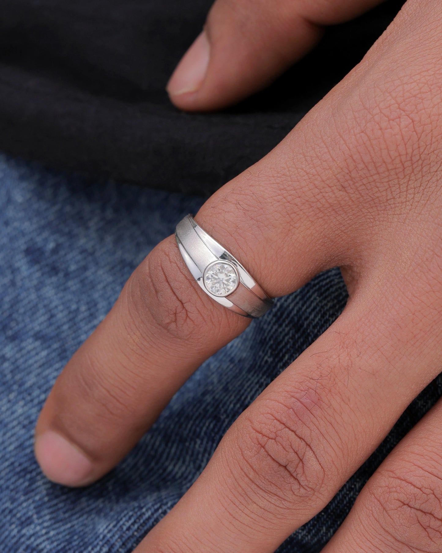 Round Bezel Solitaire Band