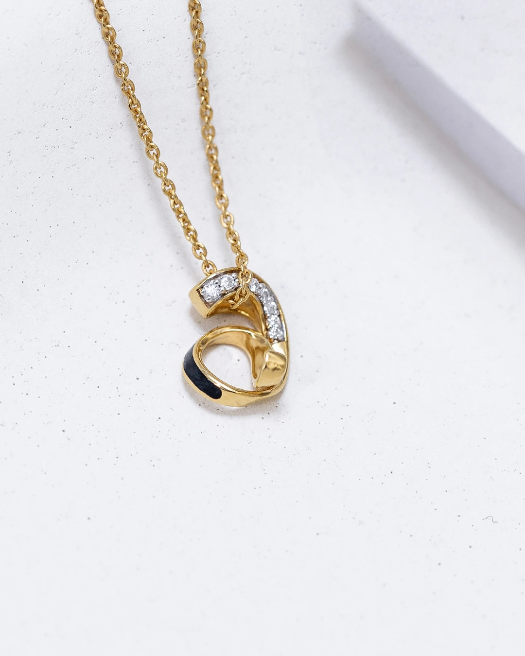 A Curve Necklace
