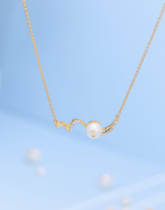 Wavy Pearl Necklace