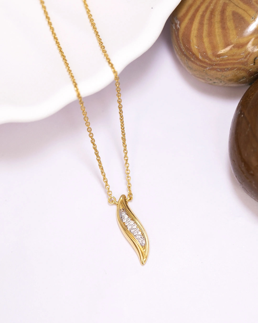 Leaf Curve Pendant