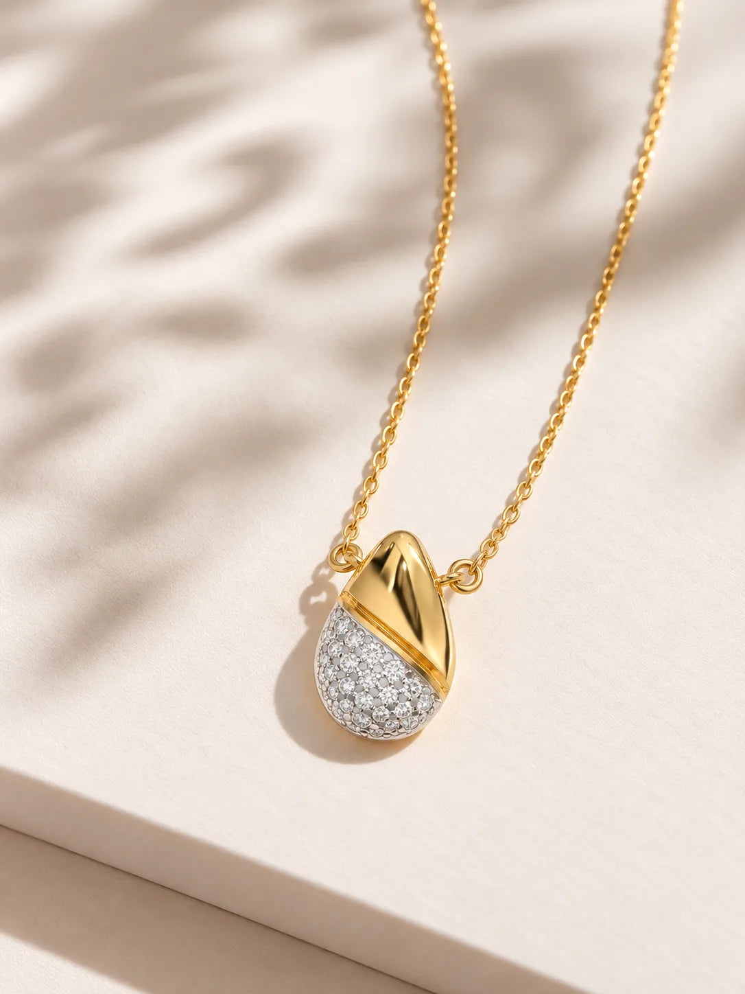 Raindrop Curve Pendant