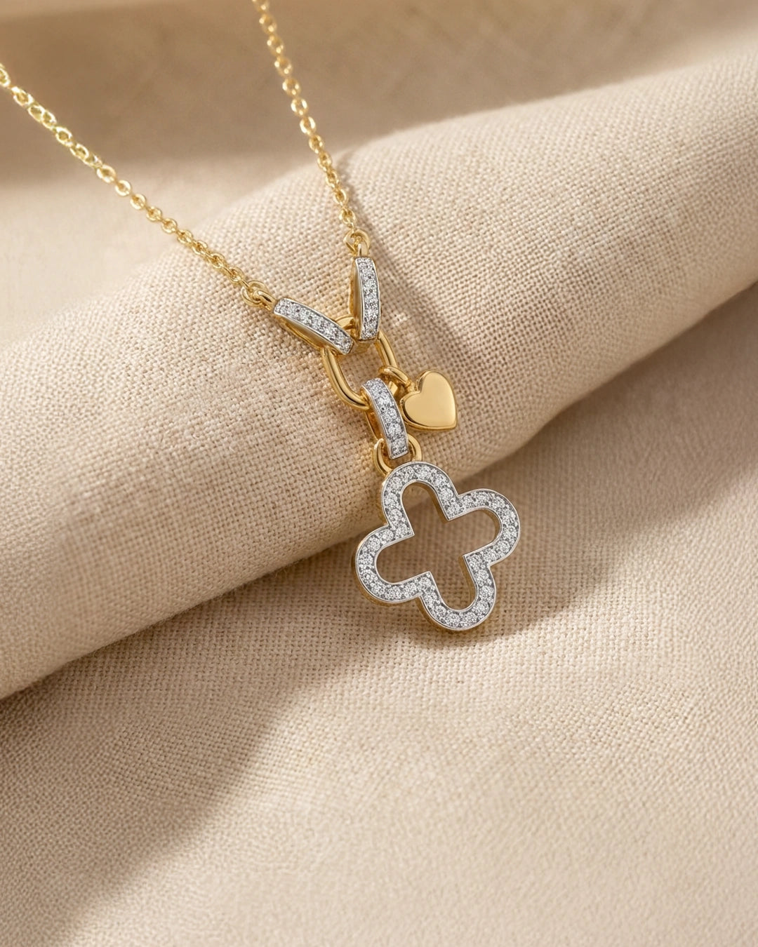 Diamond Rim Clover necklace