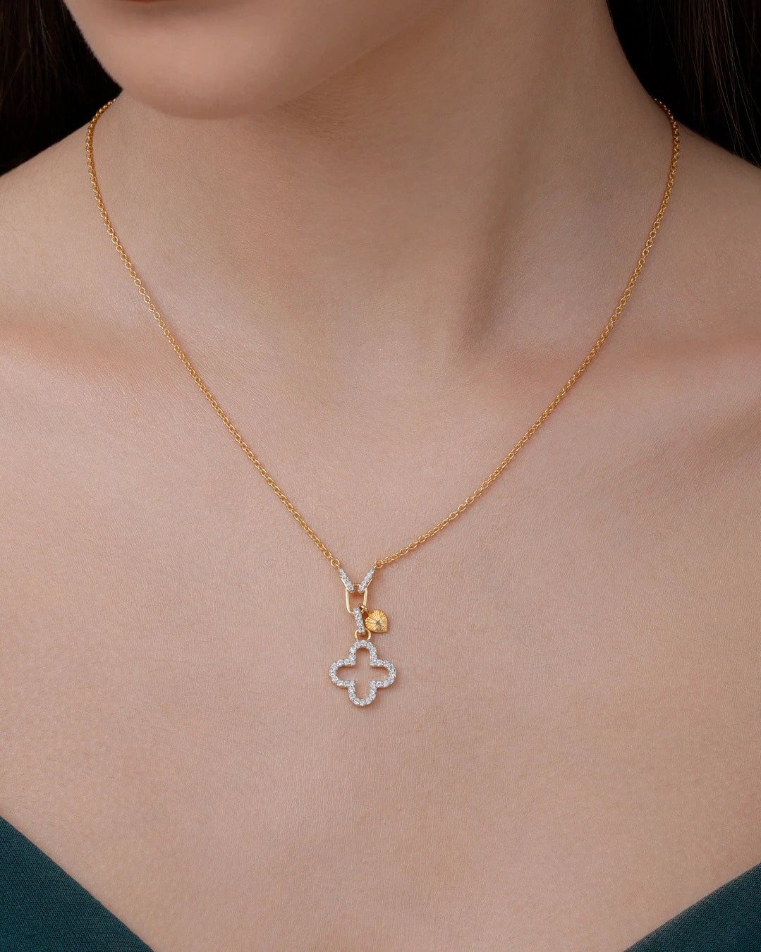Diamond Rim Clover necklace