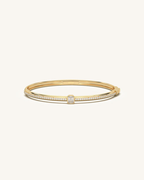 Emerald bracelet with emerald-cut moissanite and pavé line design