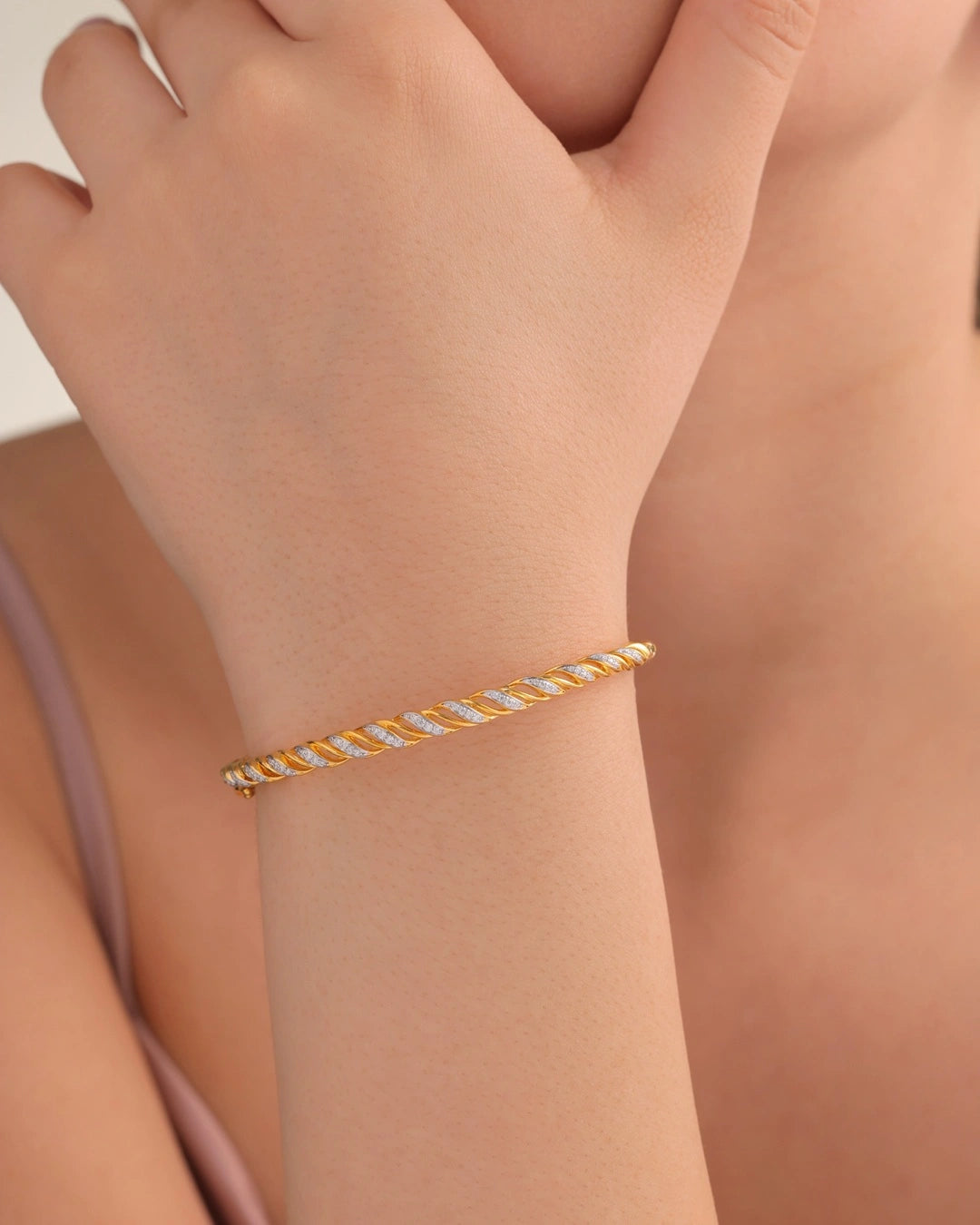 Ribbon Twist Pavé Bracelet