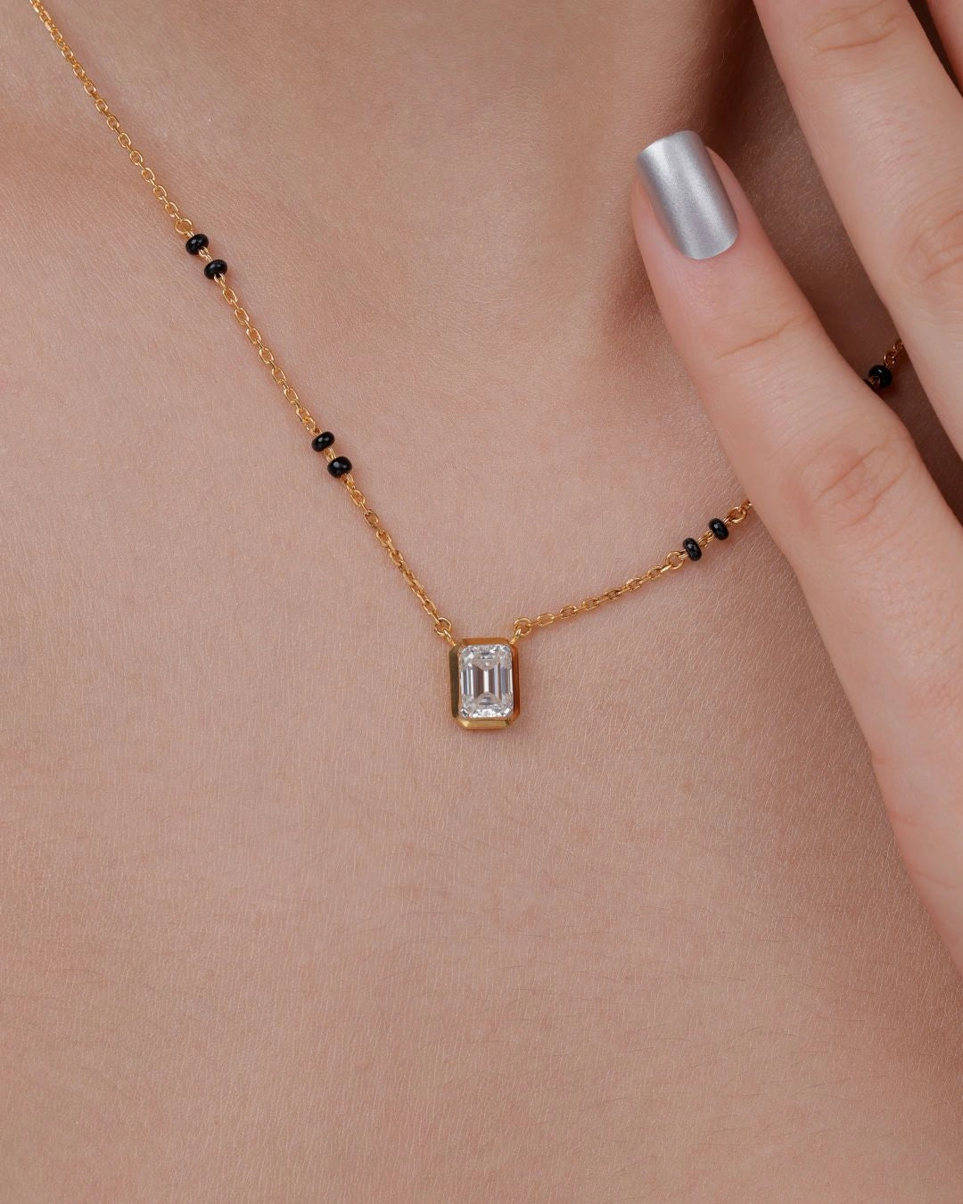 Emerald Solitaire Mangalsutra