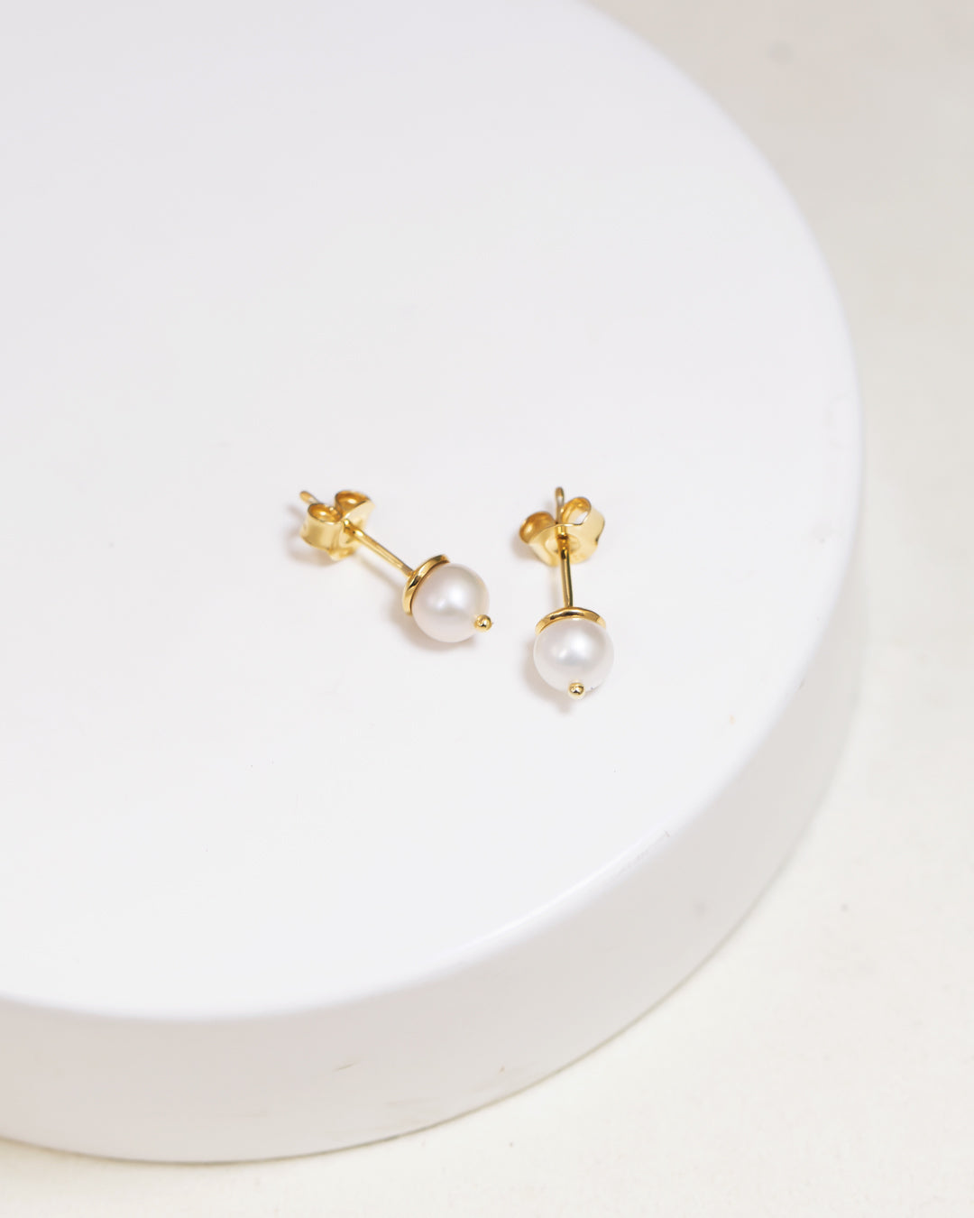 Leaf Drop Necklace & Simple Pearl Earrings